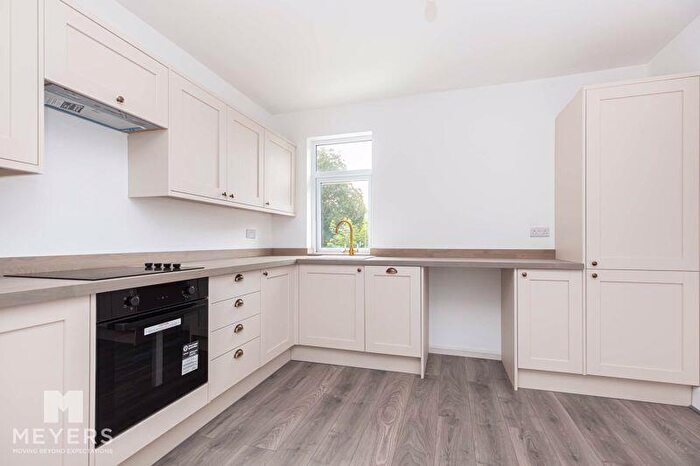 3 Bedroom Apartment For Sale In Jumpers Avenue, Christchurch, BH23