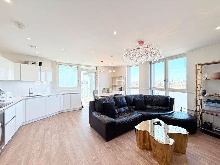 3 Bedroom Flat To Rent In Fiador Apartments, North Greenwich, SE10