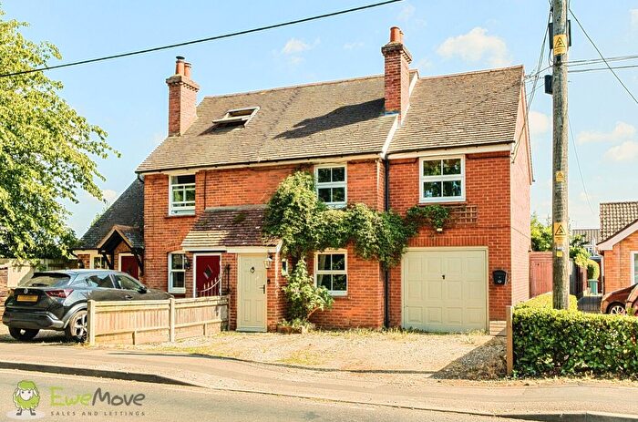 3 Bedroom Cottage For Sale In Silchester Road, Pamber Heath, Tadley, Hampshire, RG26