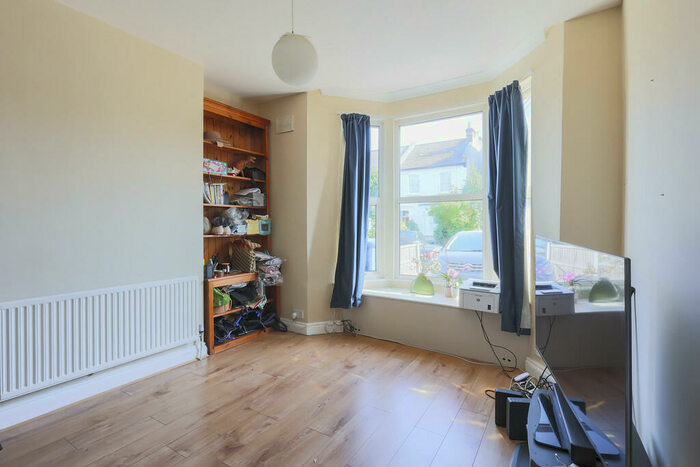 2 Bedroom Flat To Rent In Parkhurst Road, New Southgate, London, N11