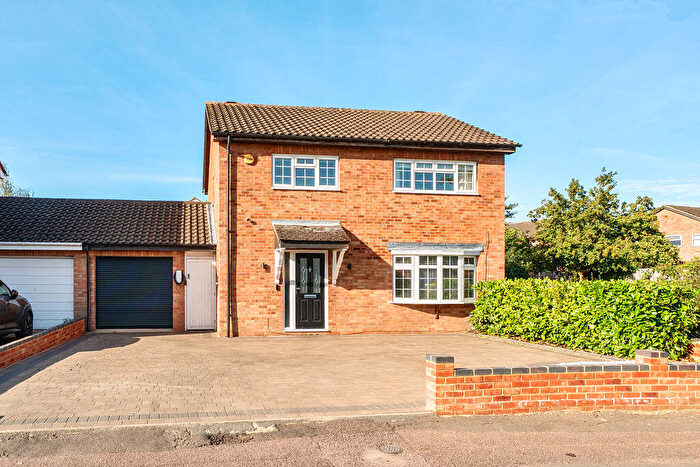 4 Bedroom Detached House For Sale In Marlow Way, Bedford, MK41