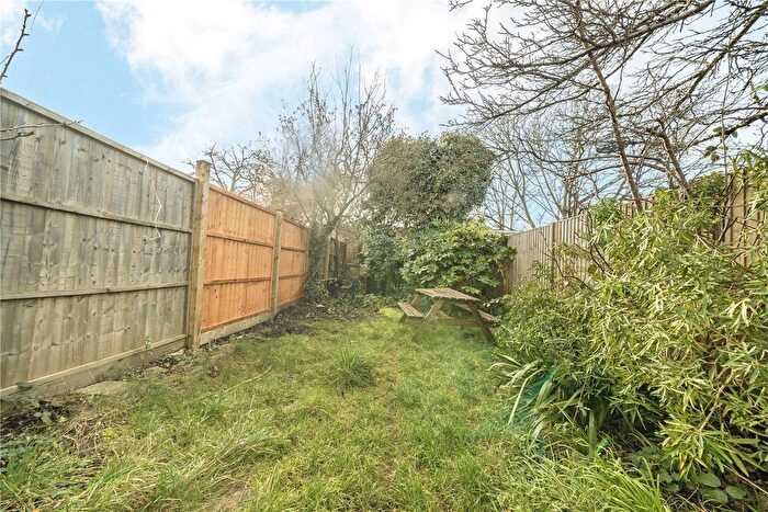 3 Bedroom Terraced House For Sale In Trevelyan Road, London, SW17