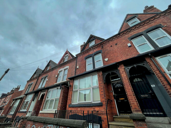 6 Bedroom Terraced House To Rent In Chestnut Avenue, Leeds, West Yorkshire, LS6