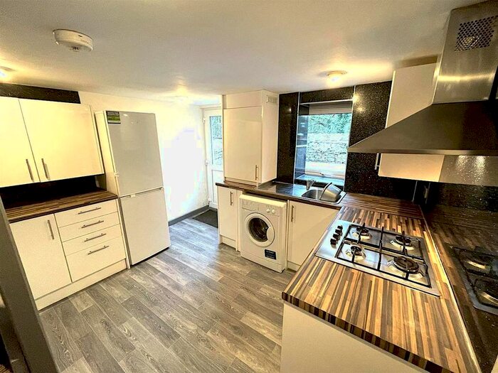 4 Bedroom Property To Rent In Aberdeen Road, Lancaster, LA1