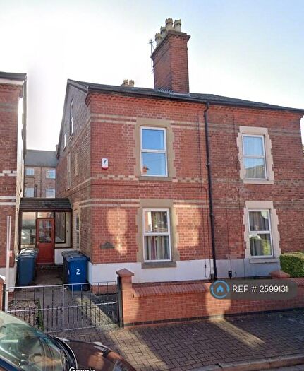 4 Bedroom Semi-Detached House To Rent In Bridge Grove, Nottingham, NG2