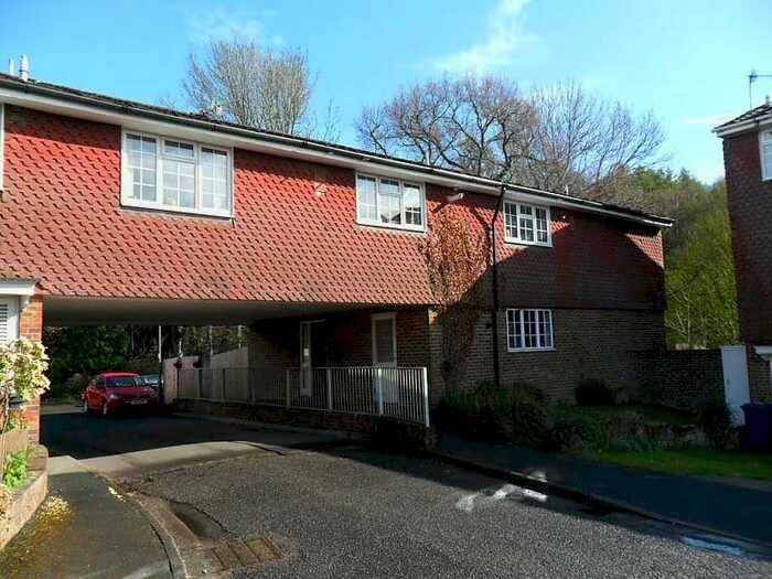 2 Bedroom Flat To Rent In Oaklands, Tanners Lane, Haslemere GU27