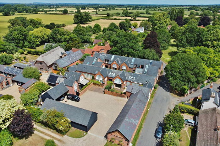 3 Bedroom Terraced House For Sale In Dashwood Court, Aston Rowant, OX49