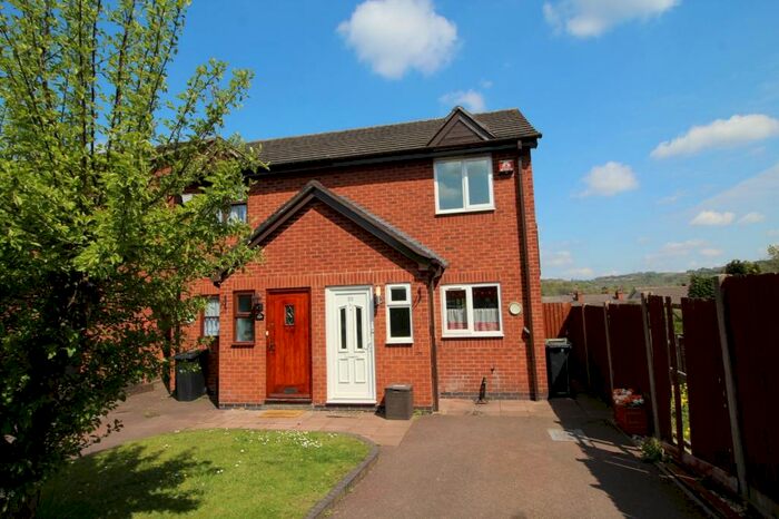 2 Bedroom House To Rent In Cinder Bank, Dudley, West Midlands, DY2