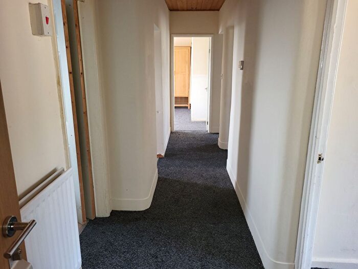 3 Bedroom Flat To Rent In Churchfield Avenue, Tipton, DY4