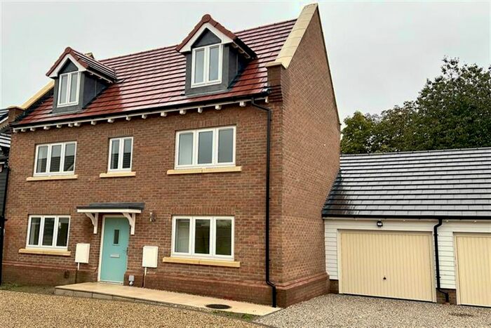 5 Bedroom Link Detached House For Sale In Mansion Garden Close, Braintree, CM7