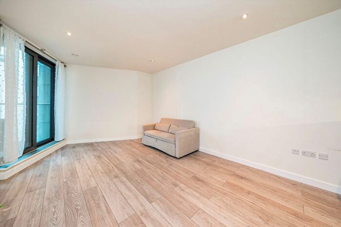 1 Bedroom Flat For Sale In Baltimore Wharf, London, E14