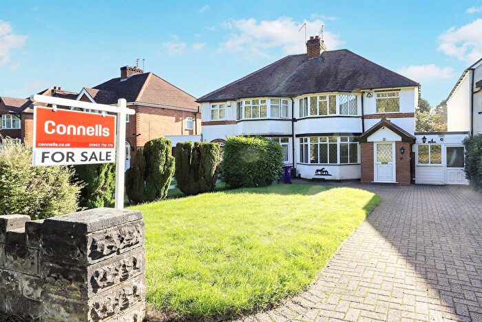 3 Bedroom Semi-Detached House For Sale In Henwood Road, Wolverhampton, WV6