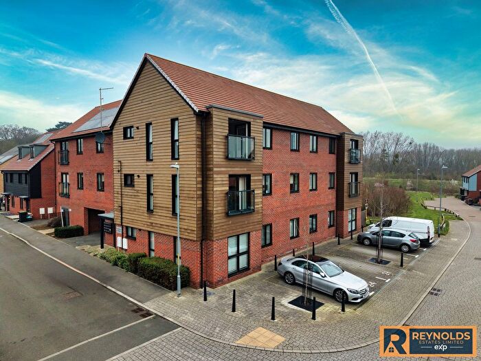 2 Bedroom Flat For Sale In Rowan Street, Leybourne Chase, West Malling, Kent, ME19
