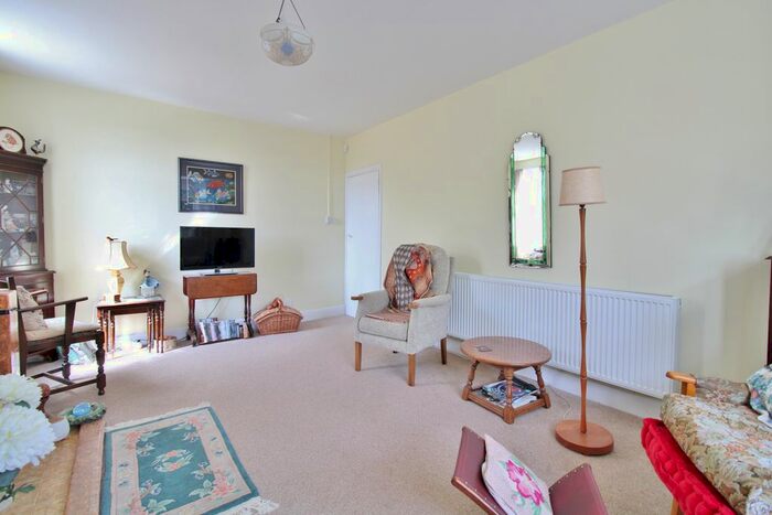 2 Bedroom Detached Bungalow For Sale In Fareham Park Road, Fareham, PO15