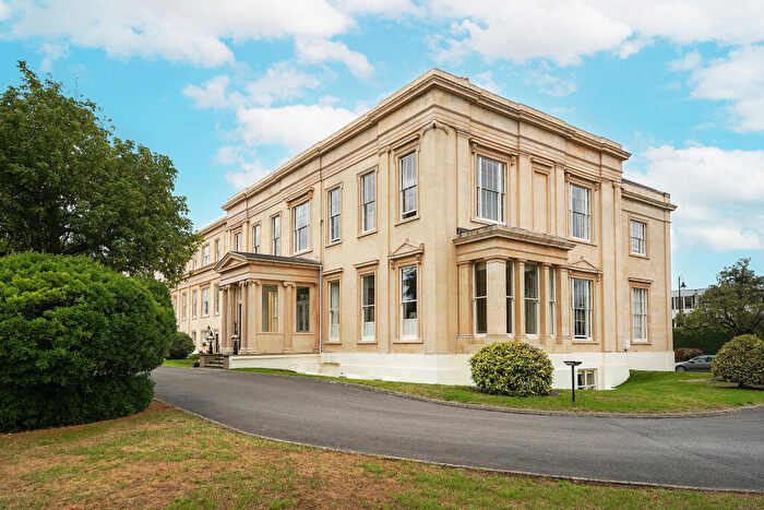1 Bedroom Apartment For Sale In Suffolk Square, GL50