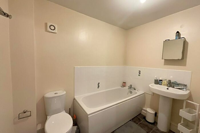 2 Bedroom Flat For Sale In Lambrell Avenue, Kiveton Park, Sheffield, S26