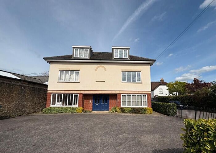 2 Bedroom Flat To Rent In Summers Road, Godalming, GU7