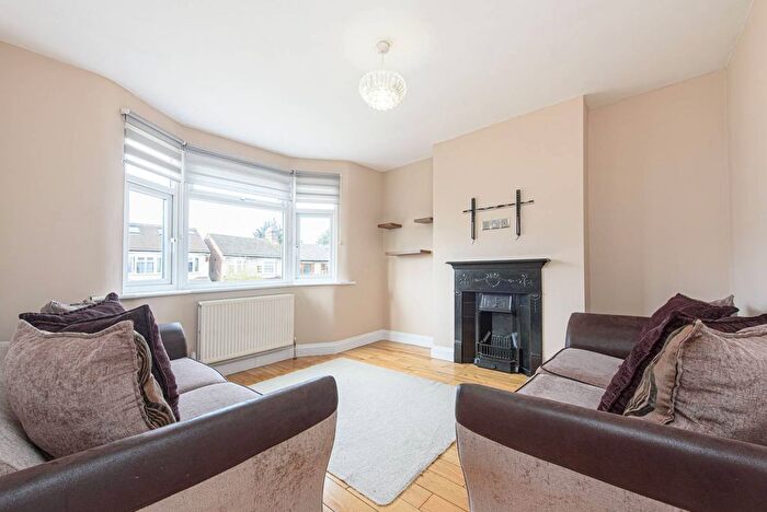 1 Bedroom Flat To Rent In Petworth Road, Finchley, London, N12