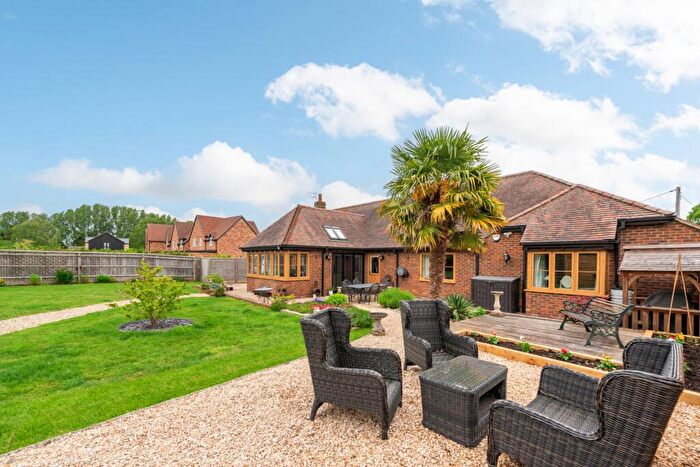 3 Bedroom Bungalow For Sale In Rowsham Road, Bierton, Aylesbury, Buckinghamshire, HP22