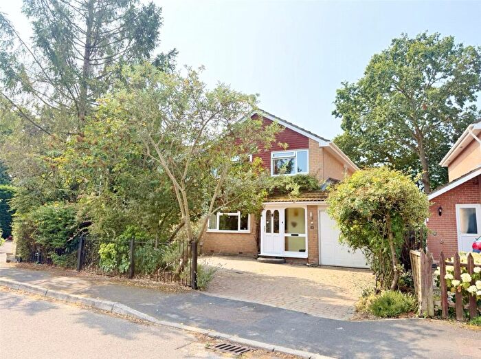 4 Bedroom Detached House For Sale In Bakers Farm Road, Verwood, Dorset, BH31
