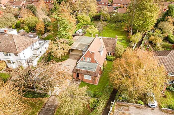 4 Bedroom Detached House For Sale In The Avenue, Kennington, OX1