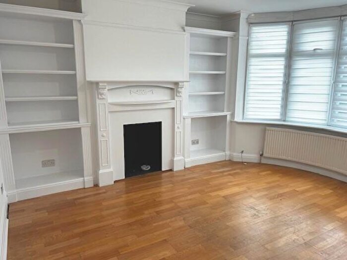 3 Bedroom Semi Detached House To Rent In Oakleigh Road South, Friern Barnet, N11