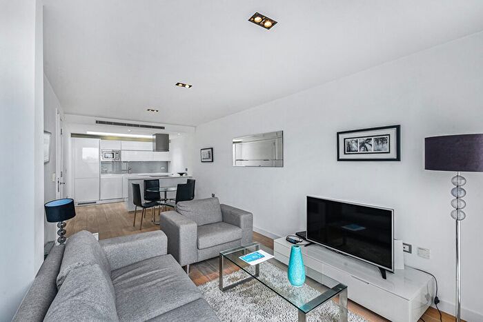 2 Bedroom Flat To Rent In Courtyard Apartments, Avantgarde Place, E1