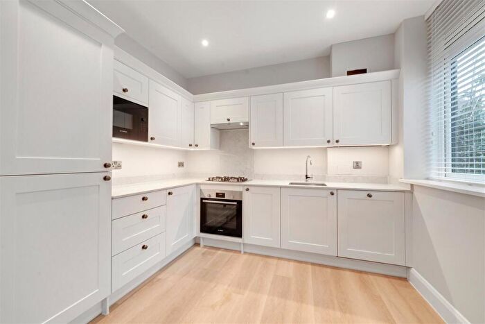 2 Bedroom Flat For Sale In Station Approach, Cheam, SM2