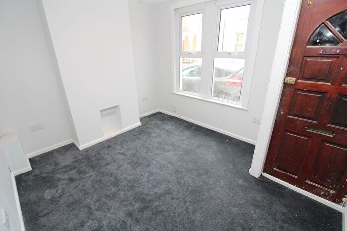 3 Bedroom Terraced House To Rent In Glencoe Road, Chatham, ME4