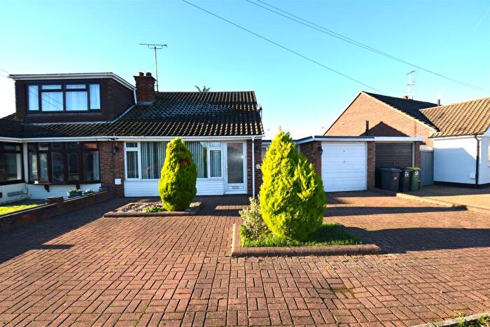 2 Bedroom Semi-Detached Bungalow For Sale In Banyard Way, Rochford, SS4
