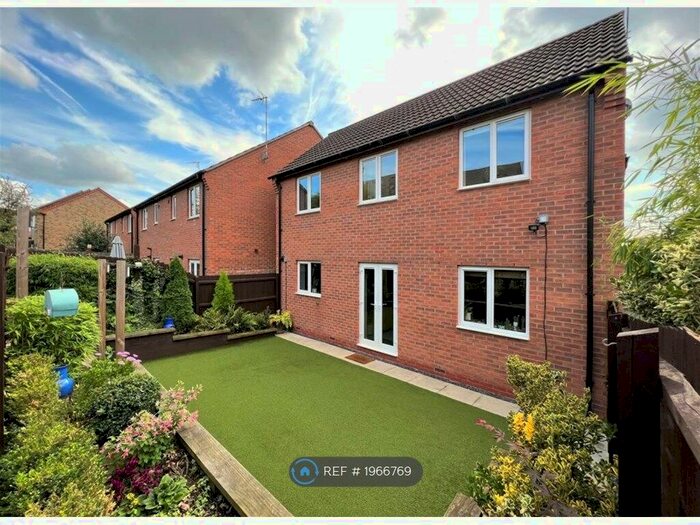 3 Bedroom Semi-Detached House To Rent In Maynard Close, Loughborough, LE11