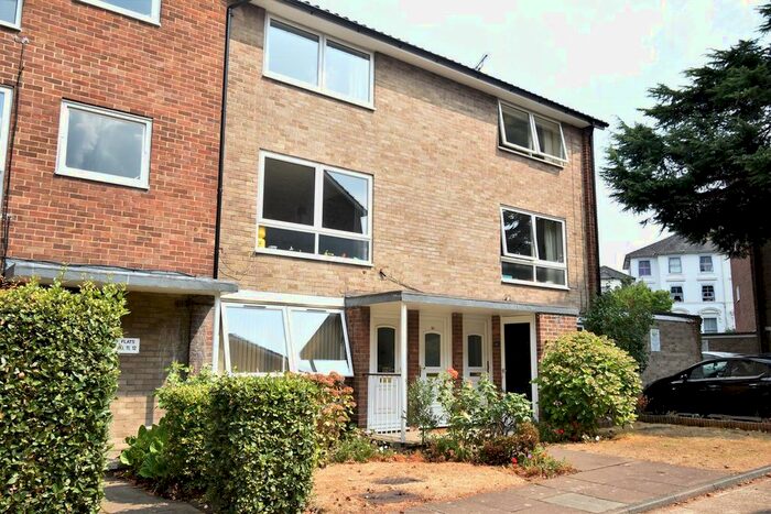 2 Bedroom Flat To Rent In Maple Road, Surbiton, KT6