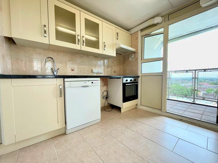 2 Bedroom Flat To Rent In Beaconsfield Road, Enfield, EN3