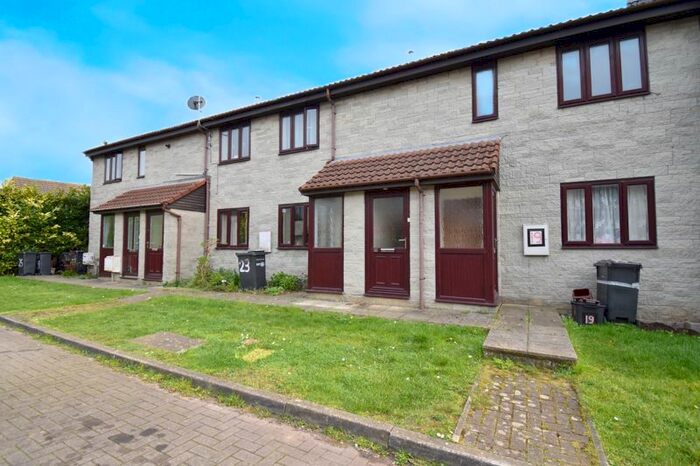 2 Bedroom Flat To Rent In Mowries Court, Somerton, TA11