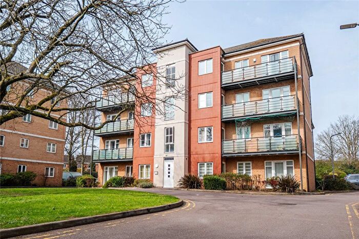 2 Bedroom Flat For Sale In The Parklands, Dunstable, Bedfordshire, LU5
