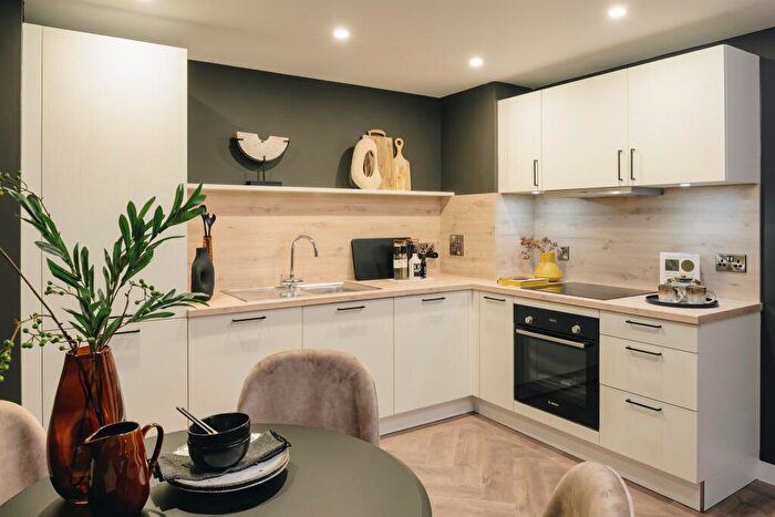 2 Bedroom Apartment For Sale In Chapmans Yard, Birmingham, B1