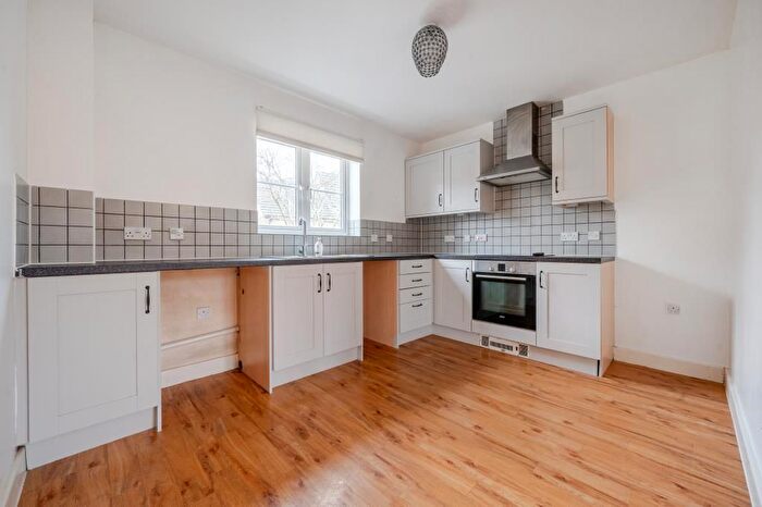 2 Bedroom Flat To Rent In Rosemary Drive, Banbury, OX16