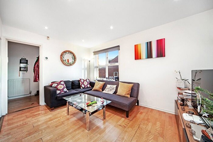 2 Bedroom Flat To Rent In Bruges Place, Camden, NW1