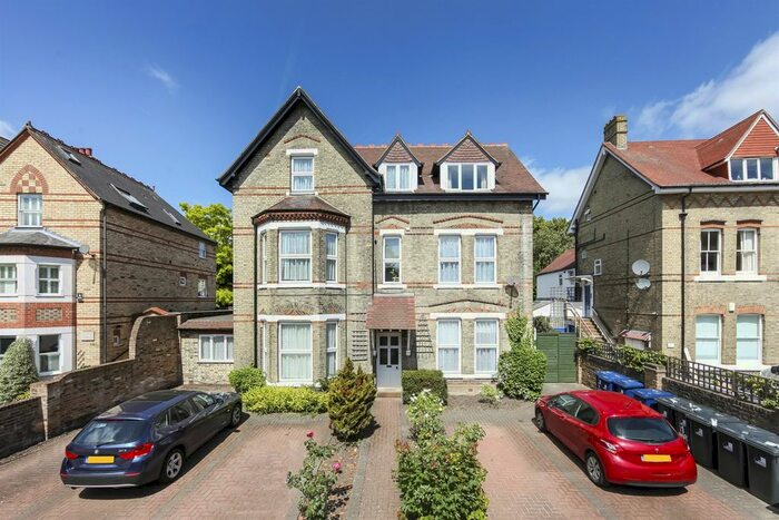 3 Bedroom Flat To Rent In Warwick Road, London, W5