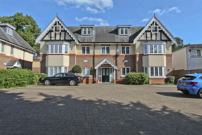 2 Bedroom Flat For Sale In Vine Lane, Hillingdon, UB10