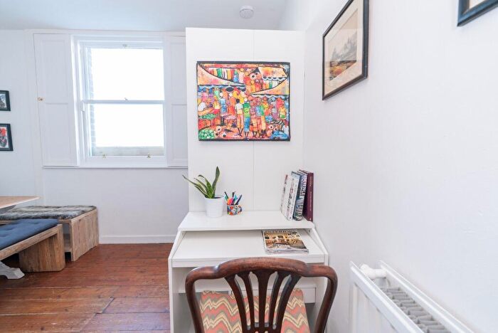 2 Bedroom Cottage To Rent In Lower Granton Road, Trinity, Edinburgh, EH5