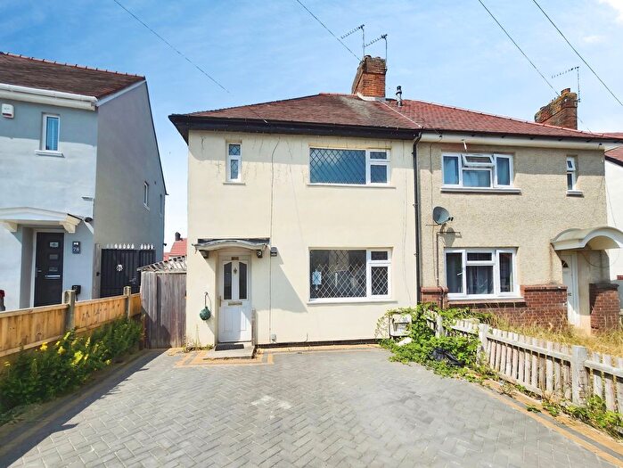 3 Bedroom Semi Detached House For Sale In Tryan Road, Nuneaton, Warwickshire, CV10