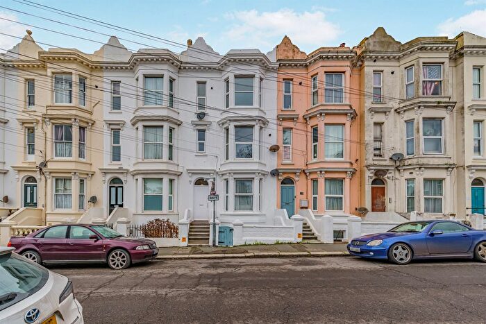 2 Bedroom Flat For Sale In Priory Road, Hastings, TN34