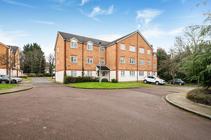 2 Bedroom Flat To Rent In Hanson Close, Beckenham, BR3