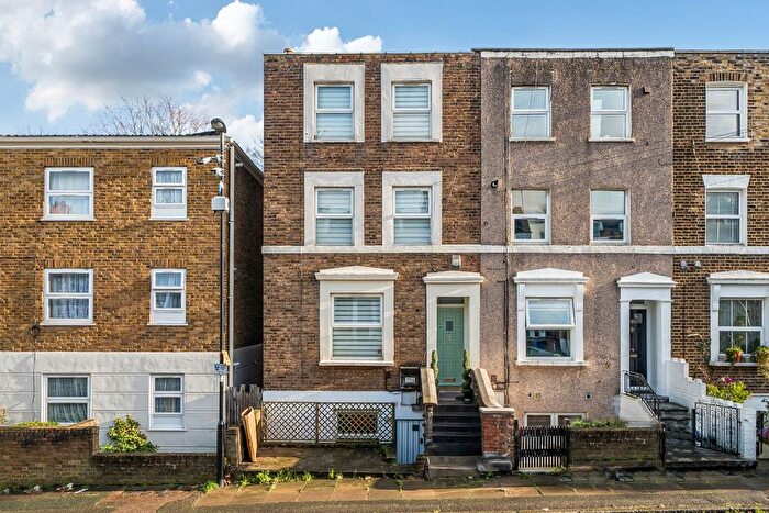 3 Bedroom End Of Terrace House For Sale In Alpha Road, London, SE14