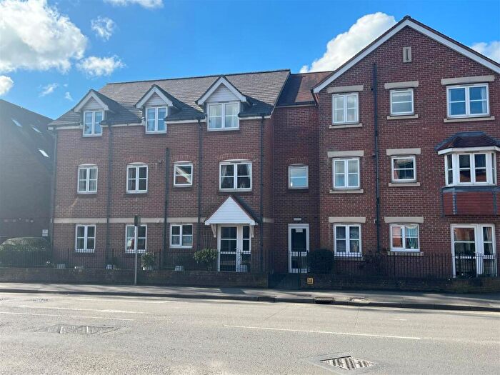 2 Bedroom Flat For Sale In Archers Court, Salisbury, SP1