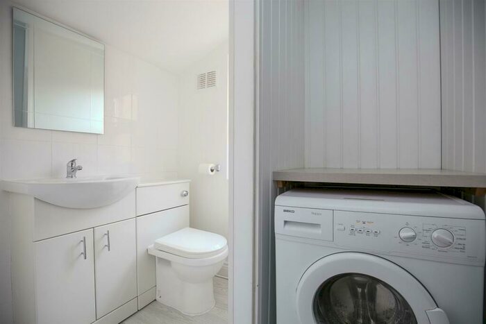 3 Bedroom Flat To Rent In (£pppw) Biddlestone Road, Heaton, Newcastle Upon Tyne, NE6