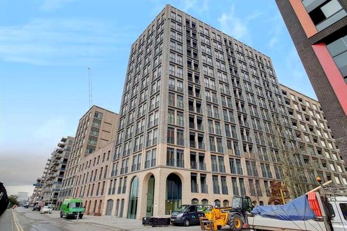 2 Bedroom Flat To Rent In Baileys House, Charles Cloves Walk, SW11