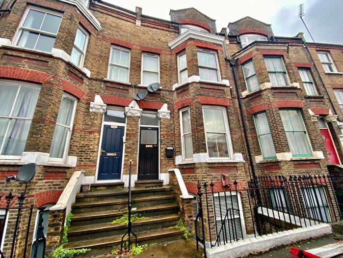 3 Bedroom Flat To Rent In Southwark Bridge Road, Borough, SE1