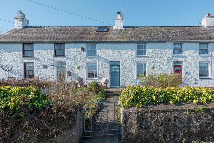 3 Bedroom Cottage For Sale In Four Mile Bridge, LL65